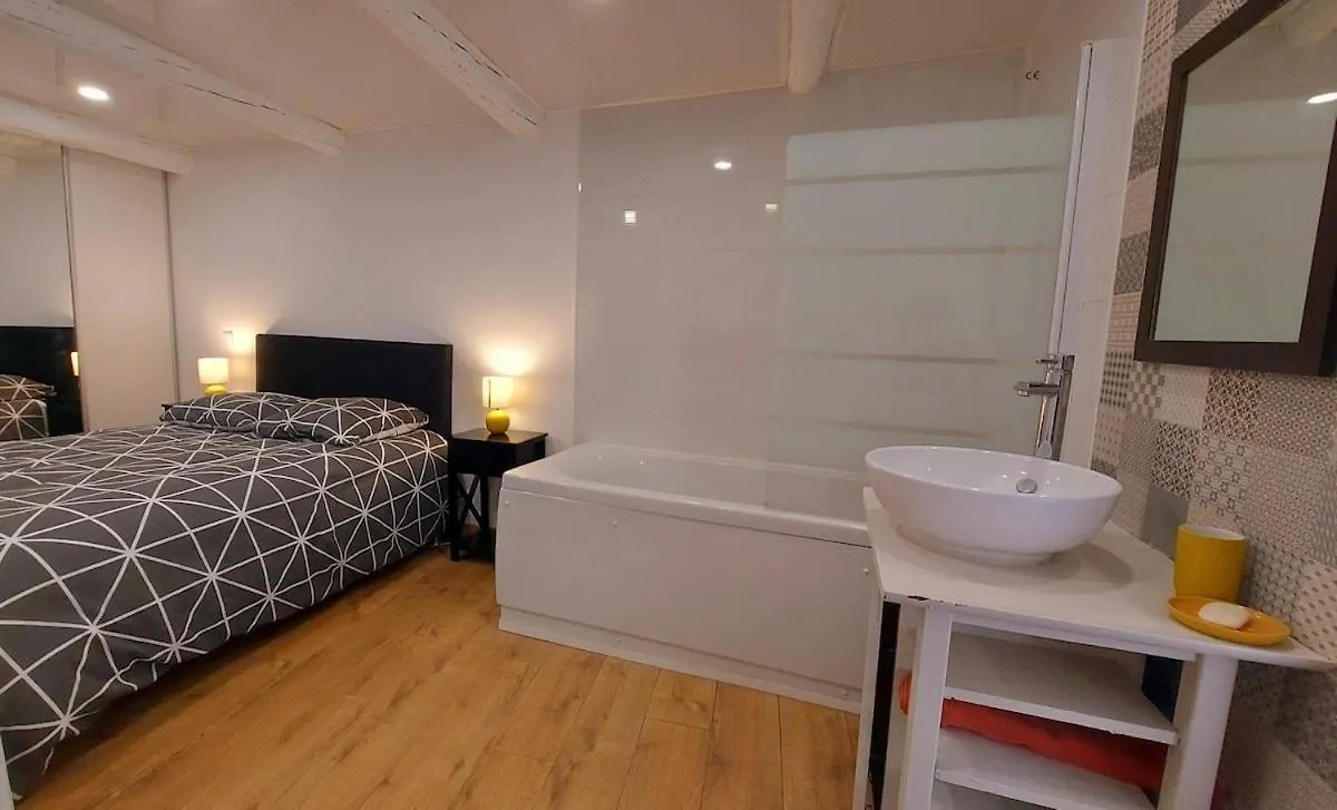 Chez Elle Apartment Oraison 0*,  France